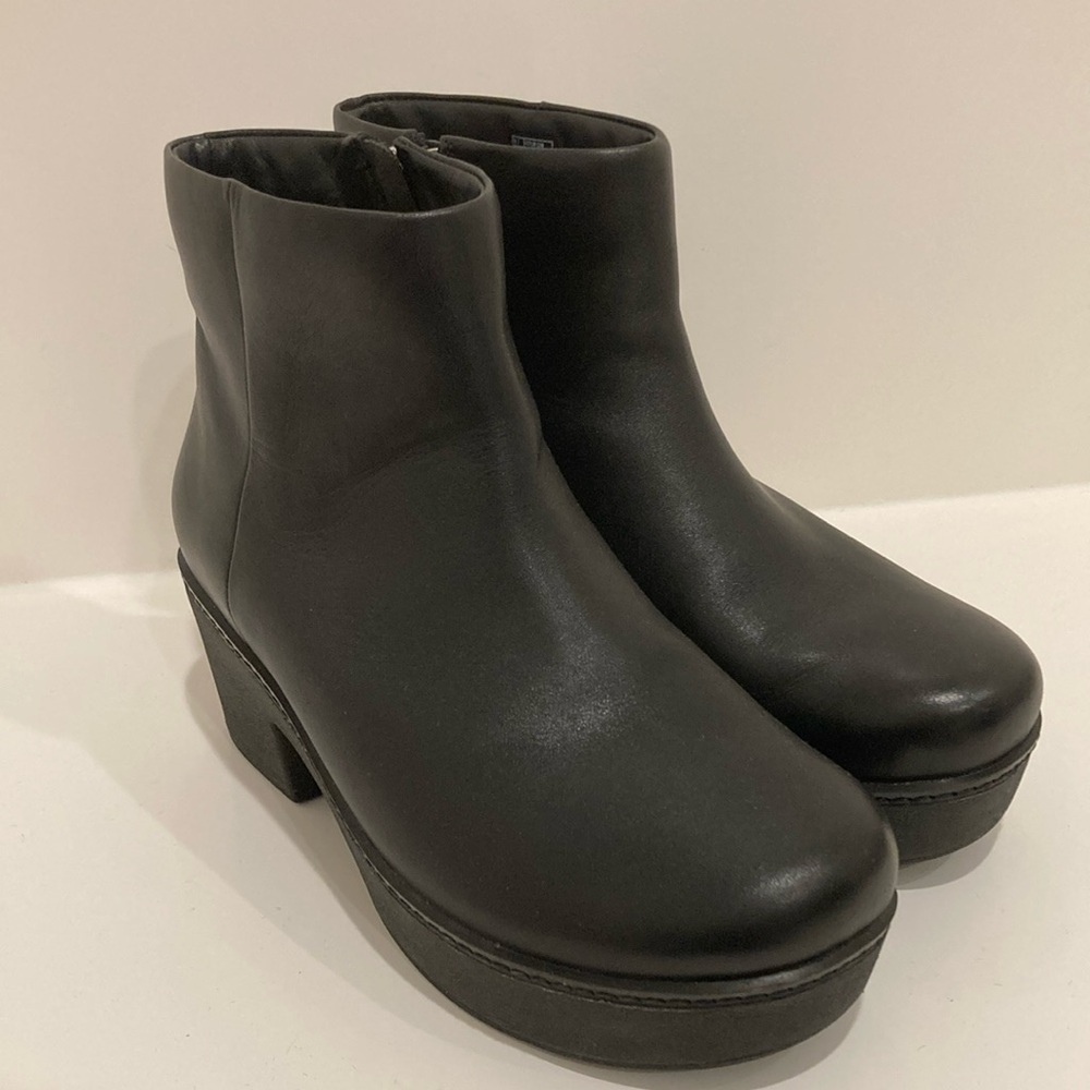 FitFlop Pilar Leather Booties Black Size 9